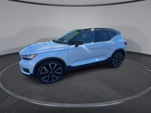 2020 Volvo XC40 T5 R-Design