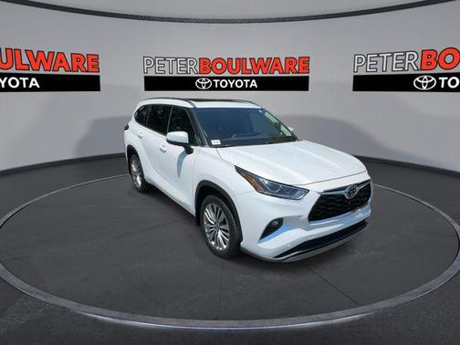 2022 Toyota Highlander Platinum