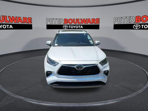 2022 Toyota Highlander Platinum