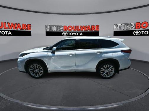 2022 Toyota Highlander Platinum