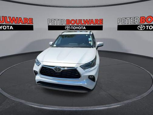 2022 Toyota Highlander Platinum