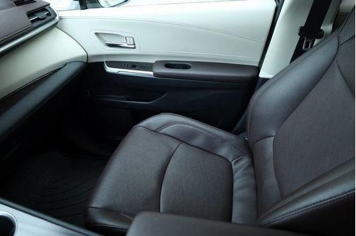 2023 Toyota Sienna Platinum 7 passenger