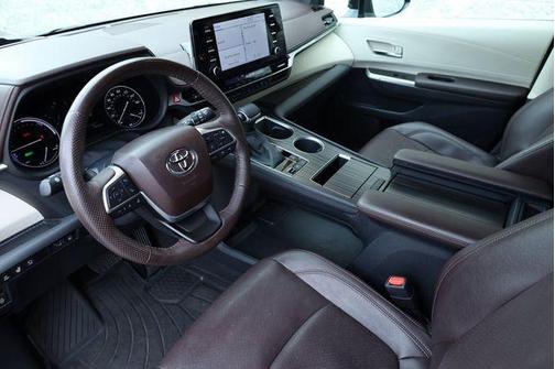 2023 Toyota Sienna Platinum 7 passenger