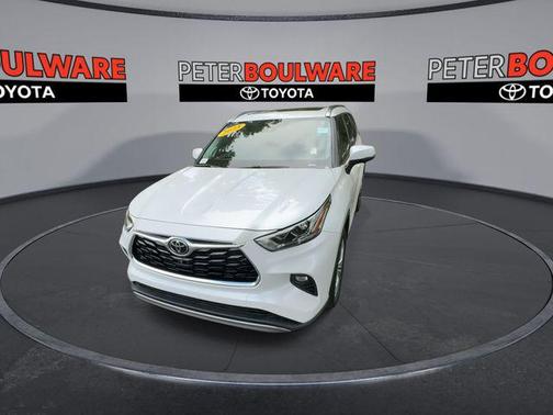 2023 Toyota Highlander Platinum