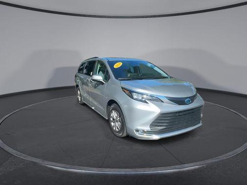 2024 Toyota Sienna XLE