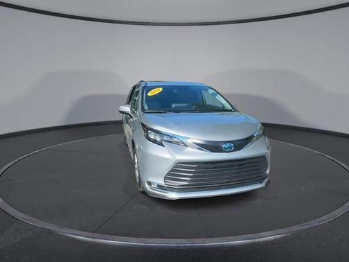 2024 Toyota Sienna XLE