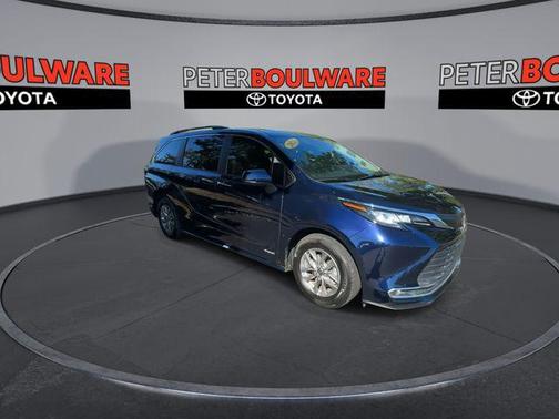 2021 Toyota Sienna XLE