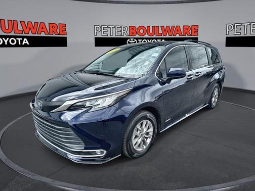 2021 Toyota Sienna XLE