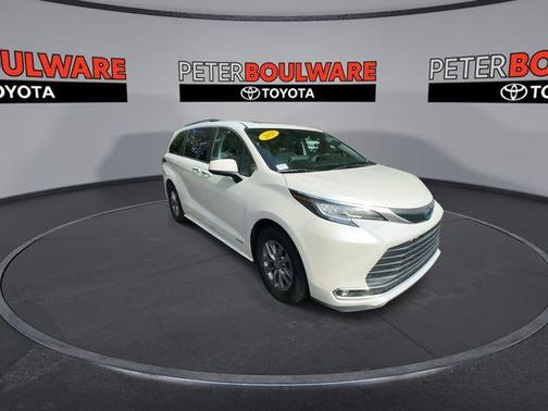 2021 Toyota Sienna XLE