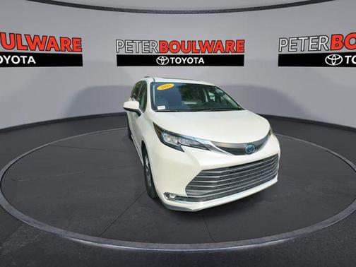 2021 Toyota Sienna XLE