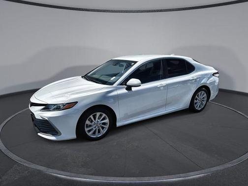 Ice 2023 Toyota Camry LE