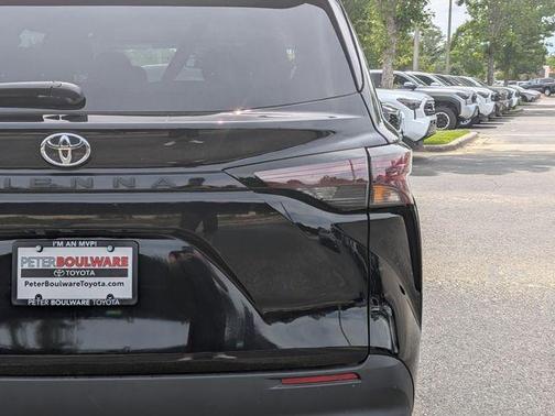 Midnight Black Metallic 2026 Toyota Sienna LE