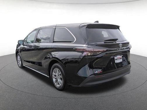 Midnight Black Metallic 2026 Toyota Sienna LE