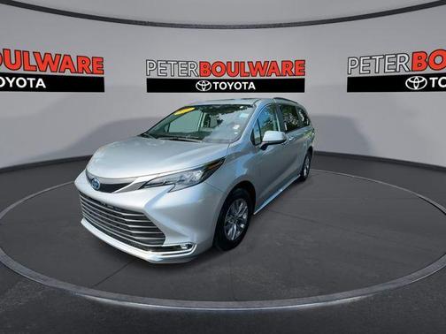2024 Toyota Sienna XLE