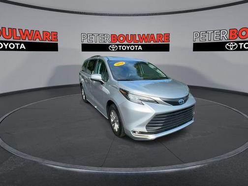 2024 Toyota Sienna XLE