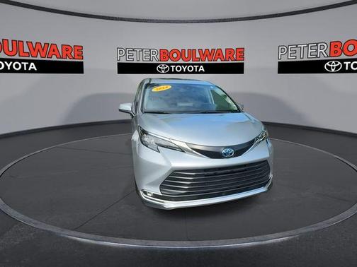 2024 Toyota Sienna XLE