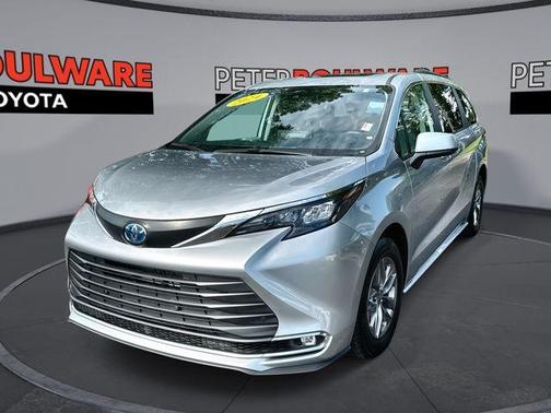 2024 Toyota Sienna XLE