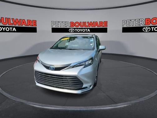 2024 Toyota Sienna XLE