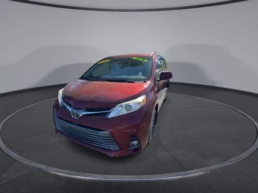 2019 Toyota Sienna XLE