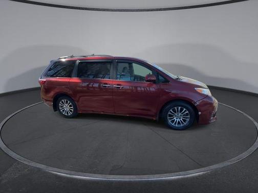2019 Toyota Sienna XLE
