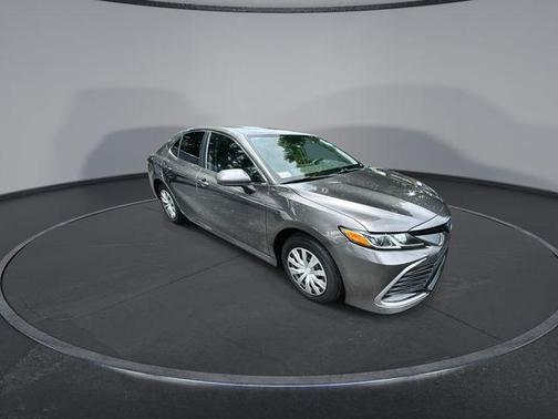 2022 Toyota Camry Hybrid LE