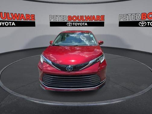 2023 Toyota Sienna Limited