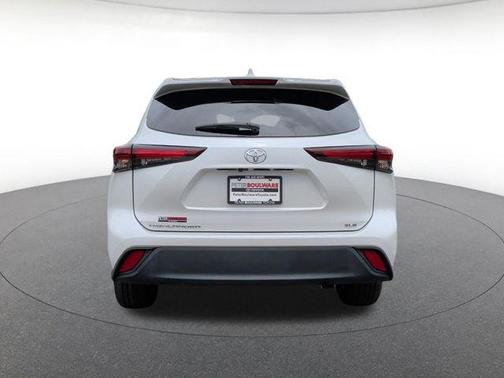 Pearl 2024 Toyota Highlander XLE
