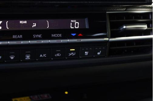 2025 Toyota Sienna Platinum 7 Passenger