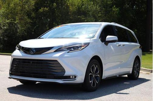 2025 Toyota Sienna Platinum 7 Passenger