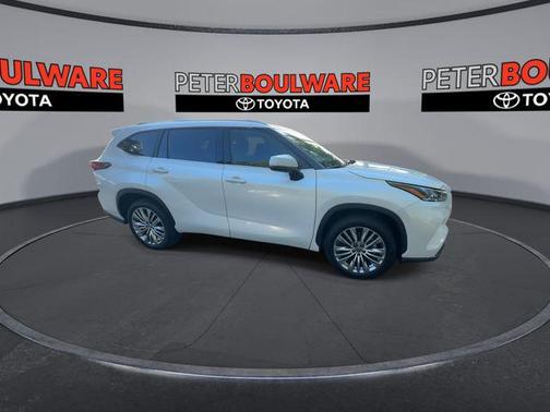 2022 Toyota Highlander Platinum
