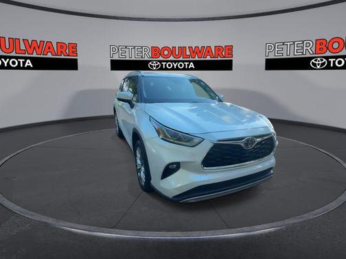 2022 Toyota Highlander Platinum