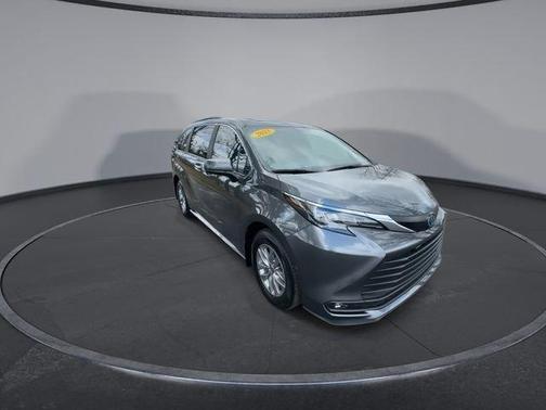 2025 Toyota Sienna XLE