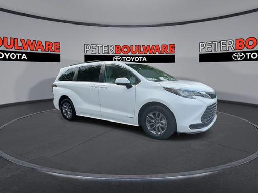 2021 Toyota Sienna LE