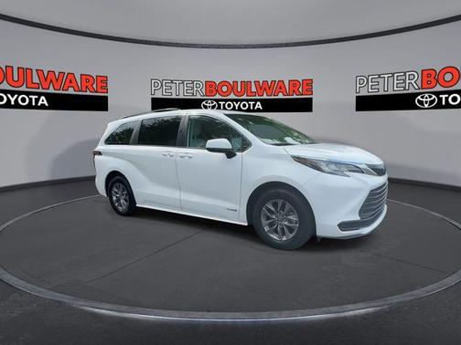 2021 Toyota Sienna LE