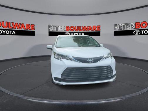 2021 Toyota Sienna LE