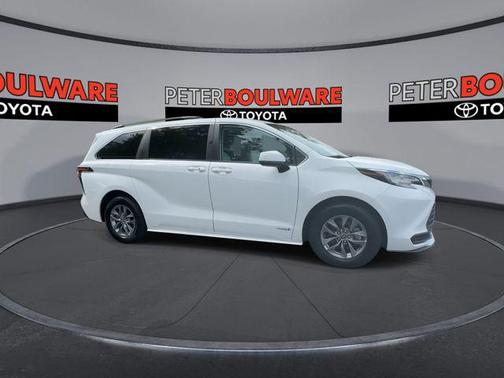 2021 Toyota Sienna LE