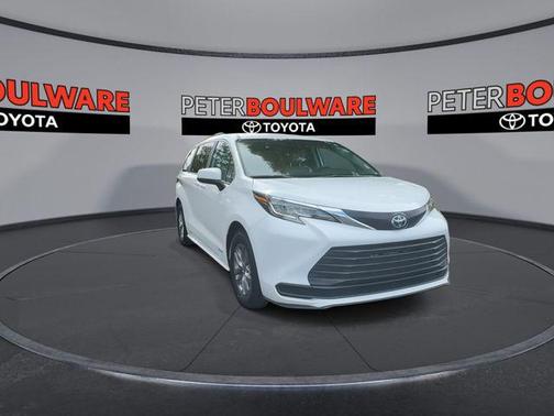 2021 Toyota Sienna LE