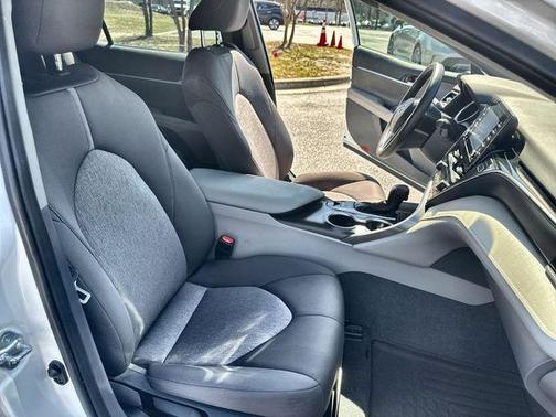 2023 Toyota Camry Hybrid LE