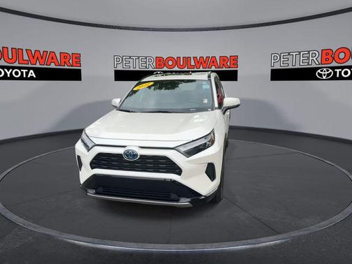 2022 Toyota RAV4 Hybrid SE