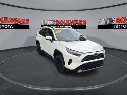 2022 Toyota RAV4 Hybrid SE