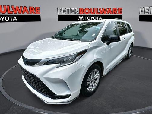 2021 Toyota Sienna XSE 7 Passenger