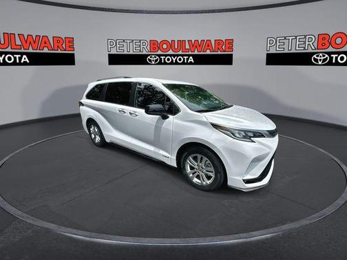 2021 Toyota Sienna XSE 7 Passenger