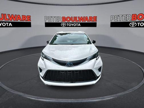 2021 Toyota Sienna XSE 7 Passenger