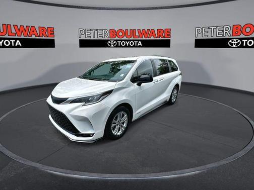 2021 Toyota Sienna XSE 7 Passenger