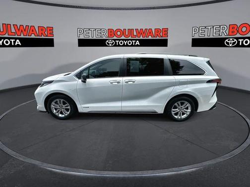 2021 Toyota Sienna XSE 7 Passenger