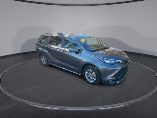 2025 Toyota Sienna XLE