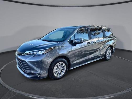 2025 Toyota Sienna XLE