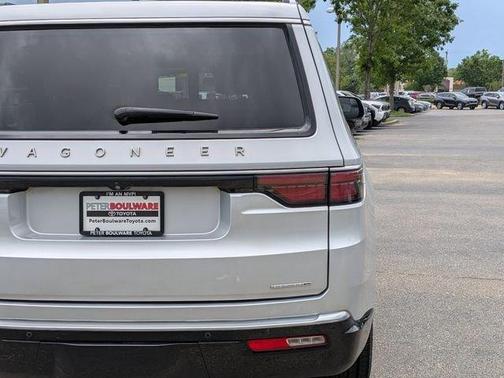 Silver Zynith 2022 Jeep Wagoneer Series III
