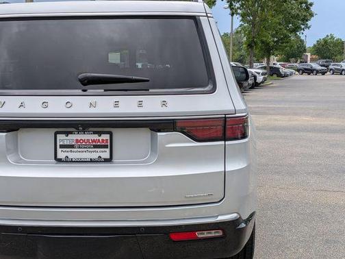 Silver Zynith 2022 Jeep Wagoneer Series III