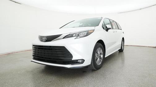 2026 Toyota Sienna XLE 8 Passenger